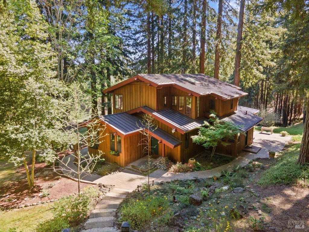 12076 Cloud Ridge Rd, Healdsburg, CA 95448