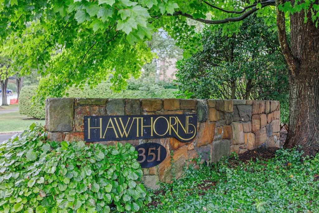 351 Pemberwick Road APT 111, Greenwich, CT 06831