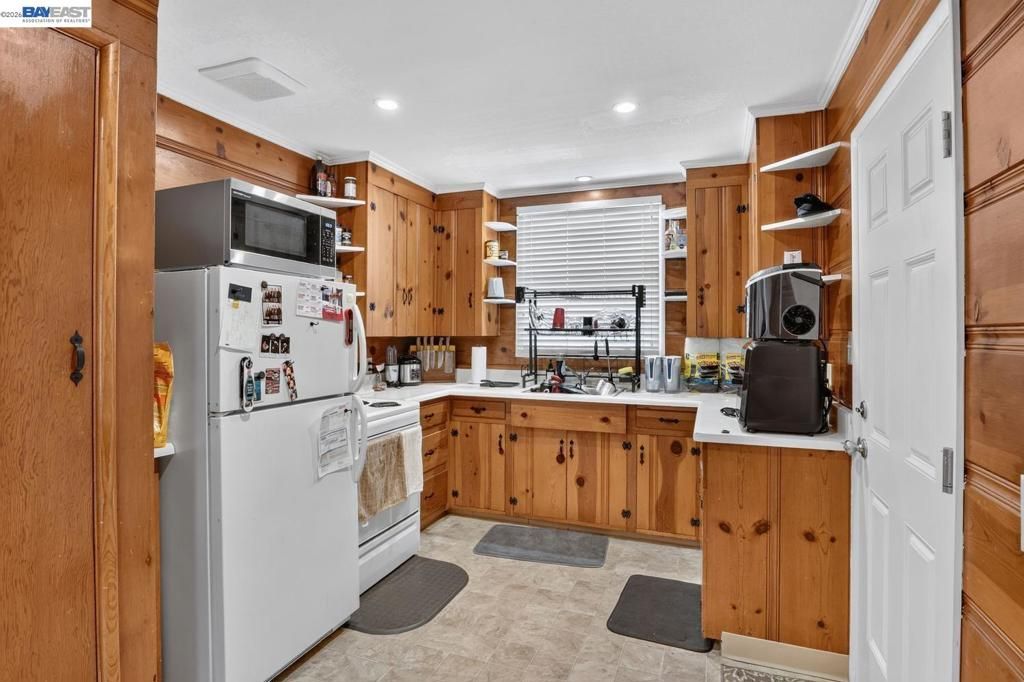 Image 13 of property listing at 20843 Chester St, Castro Valley, CA 94546