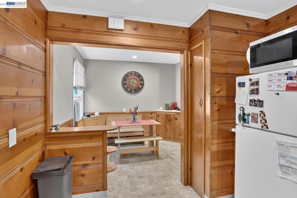 Image 14 of property listing at 20843 Chester St, Castro Valley, CA 94546
