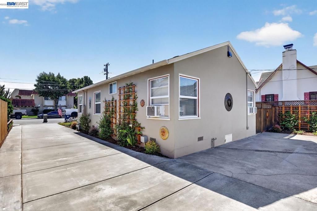 Image 31 of property listing at 20843 Chester St, Castro Valley, CA 94546