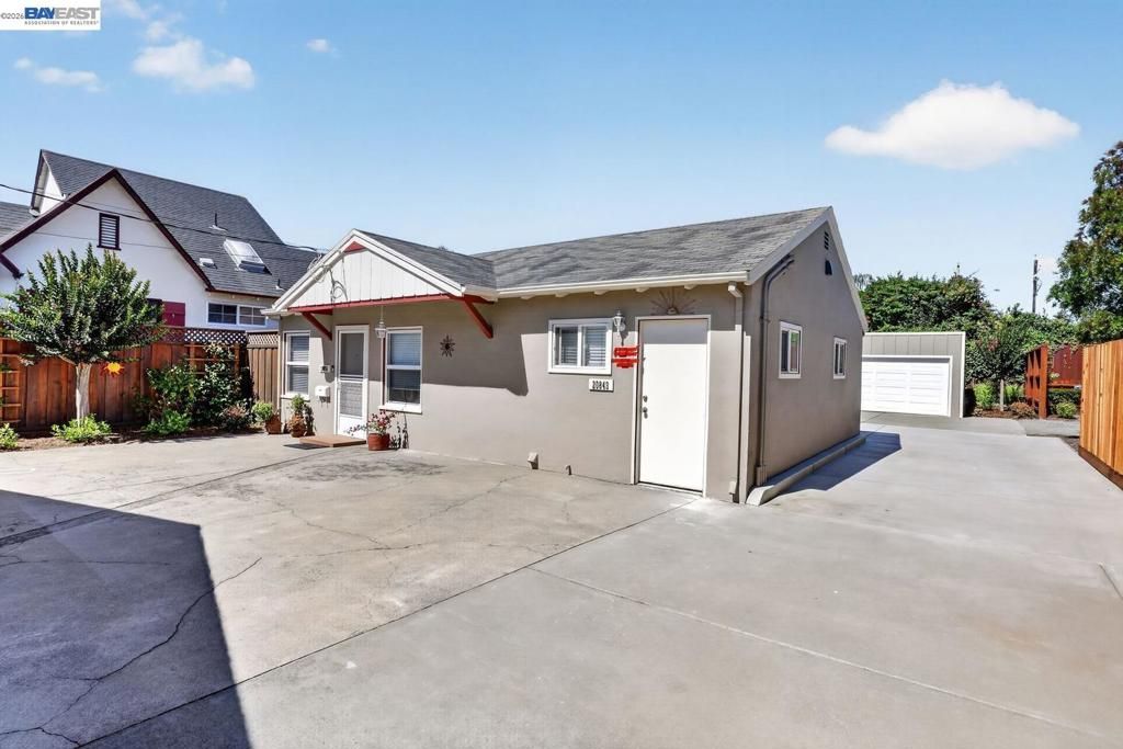 Image 35 of property listing at 20843 Chester St, Castro Valley, CA 94546