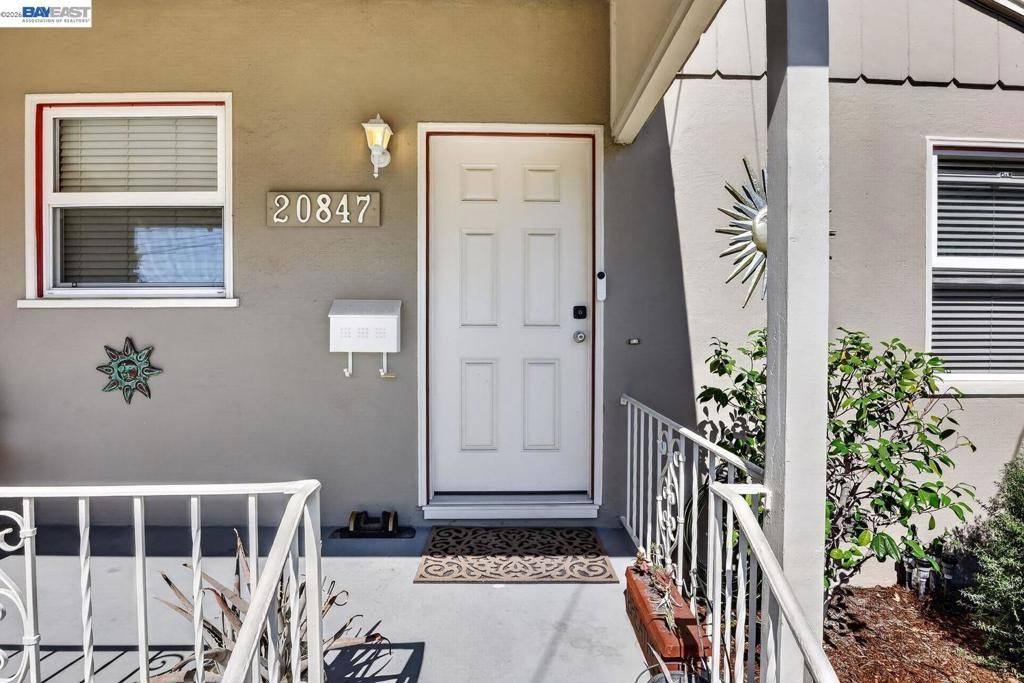 Image 4 of property listing at 20843 Chester St, Castro Valley, CA 94546
