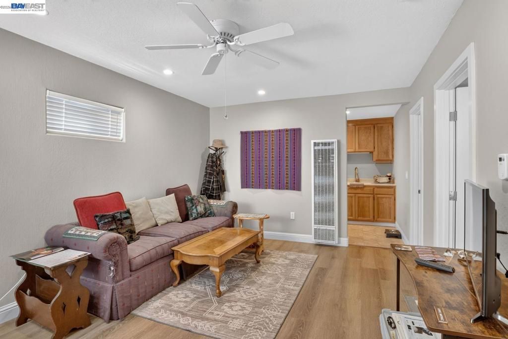 Image 7 of property listing at 20843 Chester St, Castro Valley, CA 94546