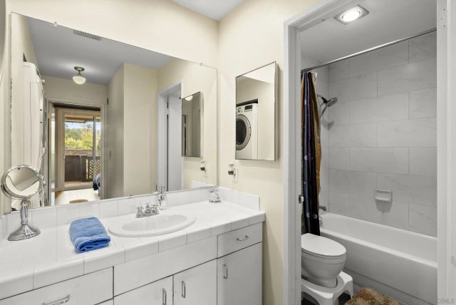 4435 Nobel Dr 11, San Diego, CA 92122