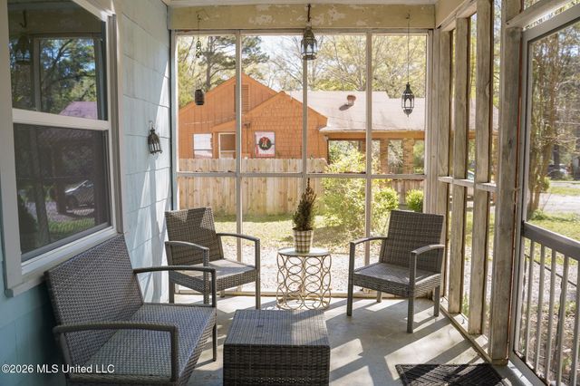 632 Woodbury Road, Jackson, MS 39206