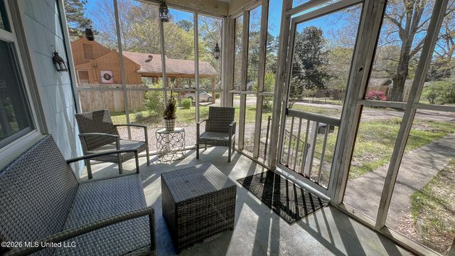 632 Woodbury Road, Jackson, MS 39206