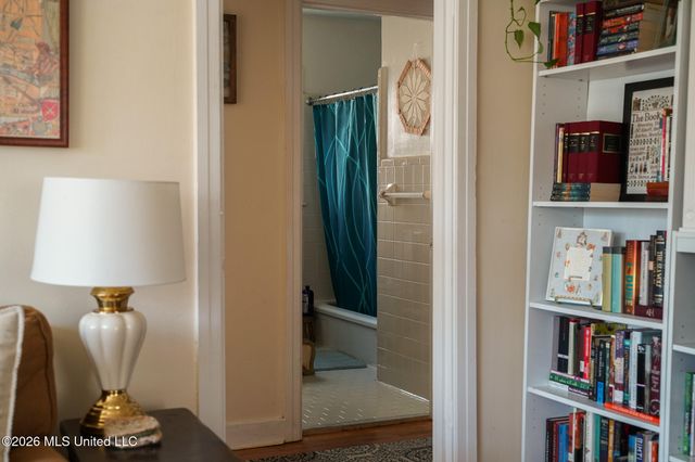 632 Woodbury Road, Jackson, MS 39206