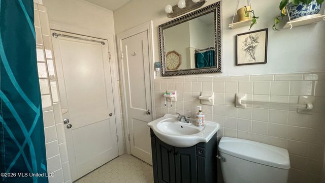 632 Woodbury Road, Jackson, MS 39206