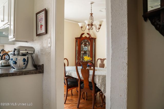 632 Woodbury Road, Jackson, MS 39206