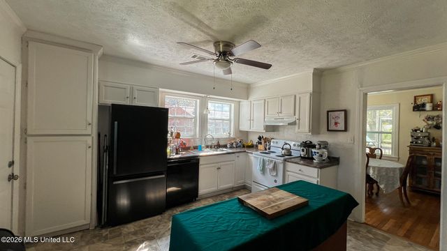 632 Woodbury Road, Jackson, MS 39206