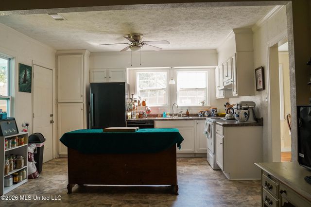 632 Woodbury Road, Jackson, MS 39206