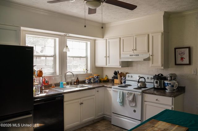 632 Woodbury Road, Jackson, MS 39206