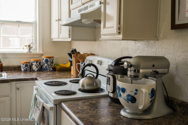 632 Woodbury Road, Jackson, MS 39206