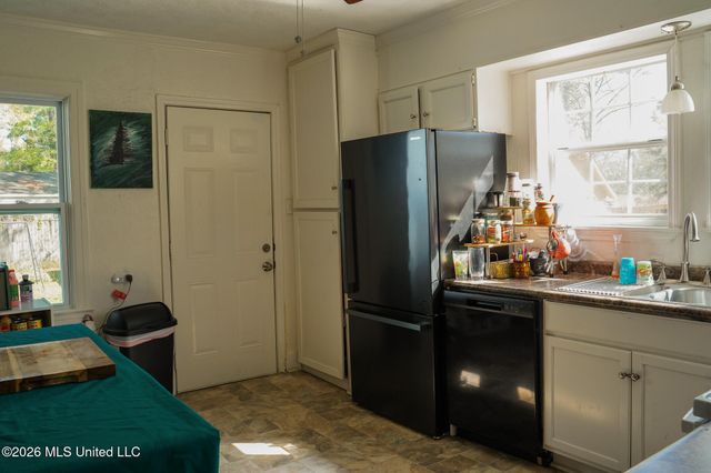 632 Woodbury Road, Jackson, MS 39206