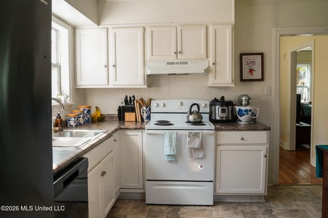 632 Woodbury Road, Jackson, MS 39206