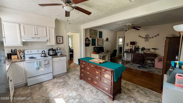 632 Woodbury Road, Jackson, MS 39206