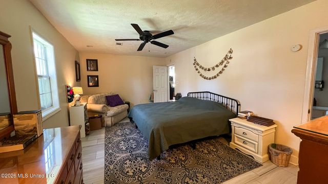 632 Woodbury Road, Jackson, MS 39206