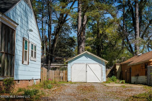 632 Woodbury Road, Jackson, MS 39206