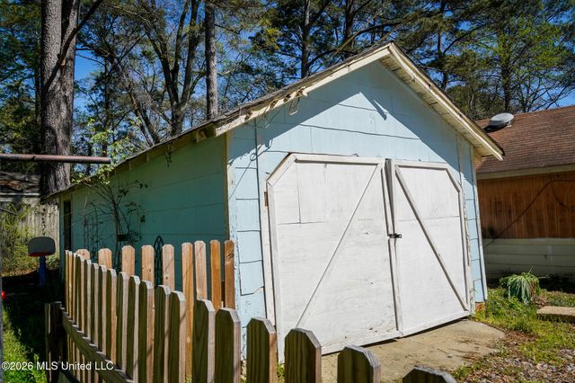 632 Woodbury Road, Jackson, MS 39206