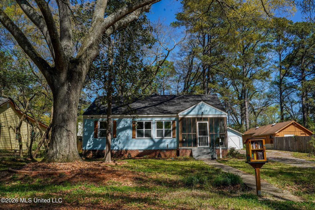 632 Woodbury Road, Jackson, MS 39206