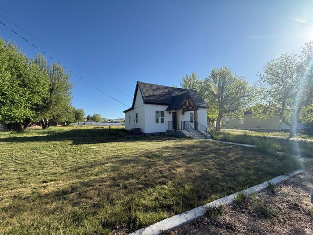 Image 12 of property listing at 460 W CENTER ST, Fountain Green, UT 84632