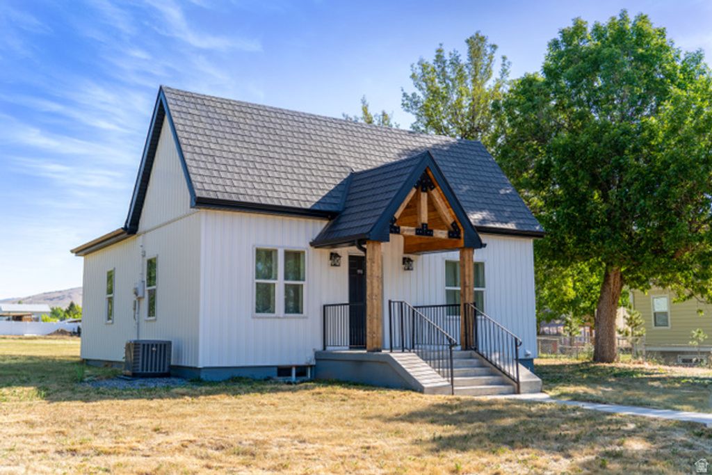 Image 14 of property listing at 460 W CENTER ST, Fountain Green, UT 84632