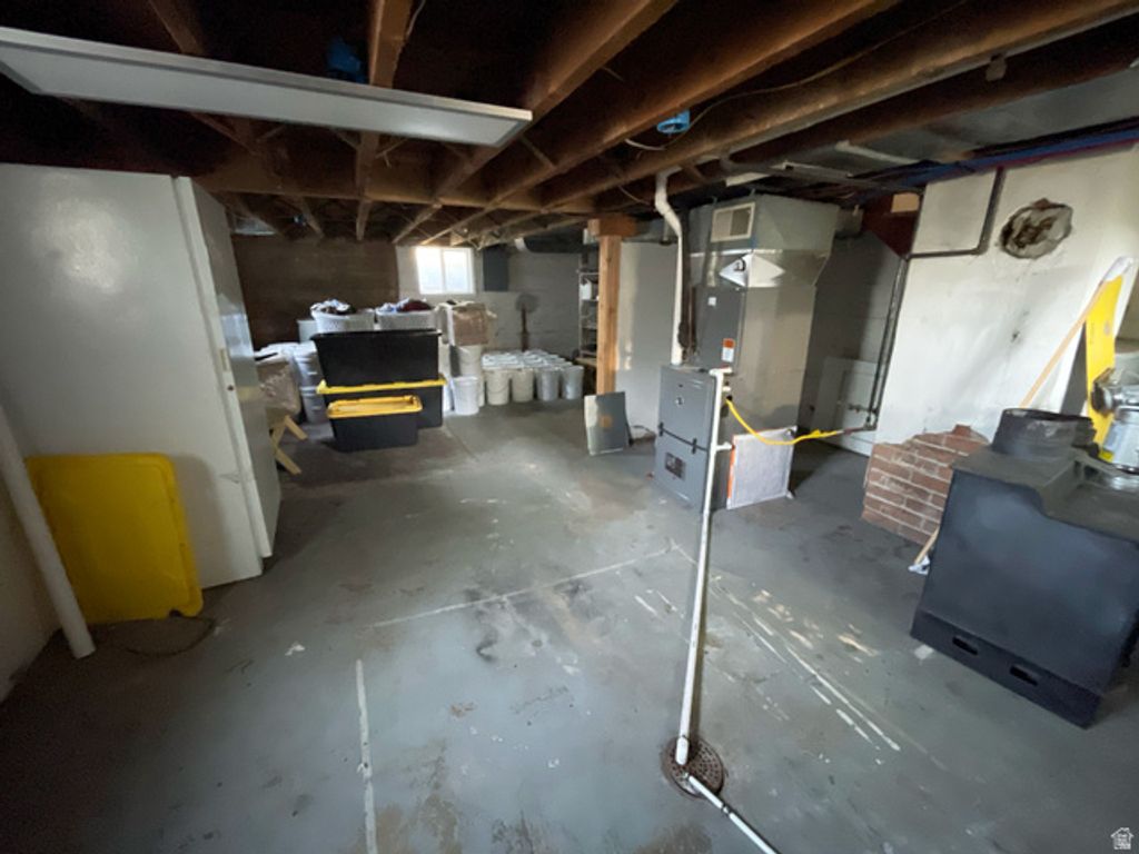 Image 17 of property listing at 460 W CENTER ST, Fountain Green, UT 84632