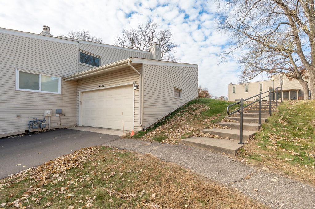 5616 N Innsbruck Court, Fridley, MN 55432