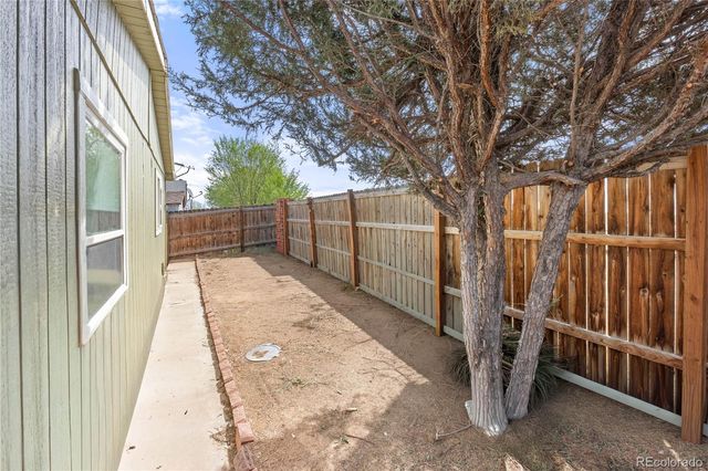 107 Willow Drive, Lochbuie, CO 80603