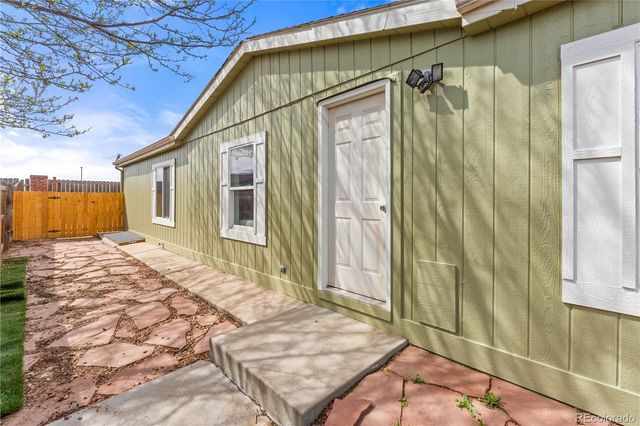 107 Willow Drive, Lochbuie, CO 80603