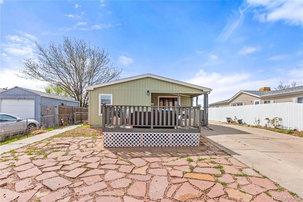 107 Willow Drive, Lochbuie, CO 80603