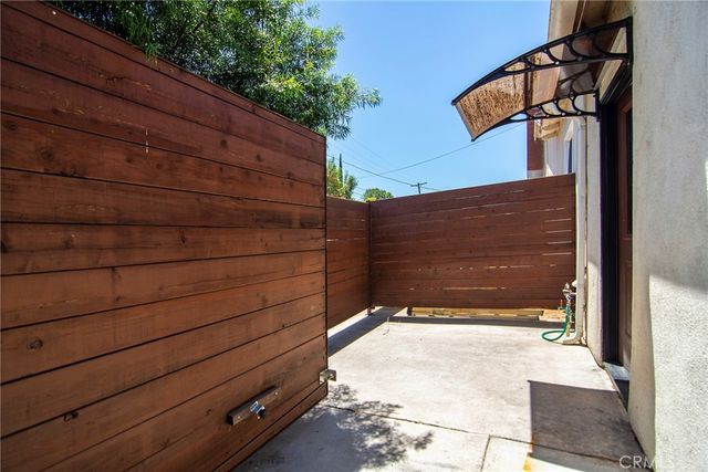 22602 Victory Boulevard, Woodland Hills, CA 91367