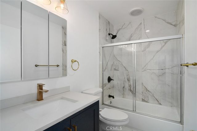 22602 Victory Boulevard, Woodland Hills, CA 91367