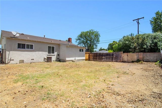 22602 Victory Boulevard, Woodland Hills, CA 91367