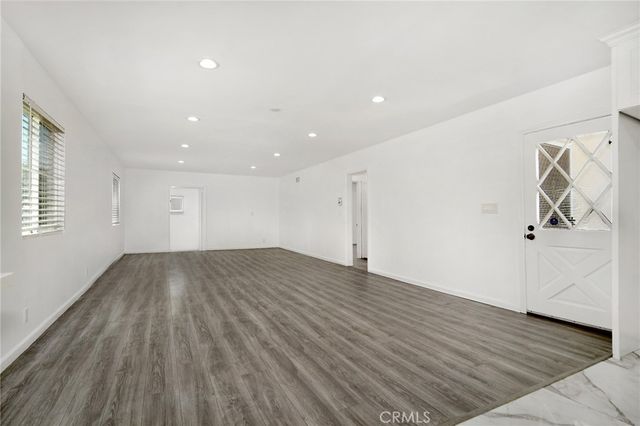 22602 Victory Boulevard, Woodland Hills, CA 91367