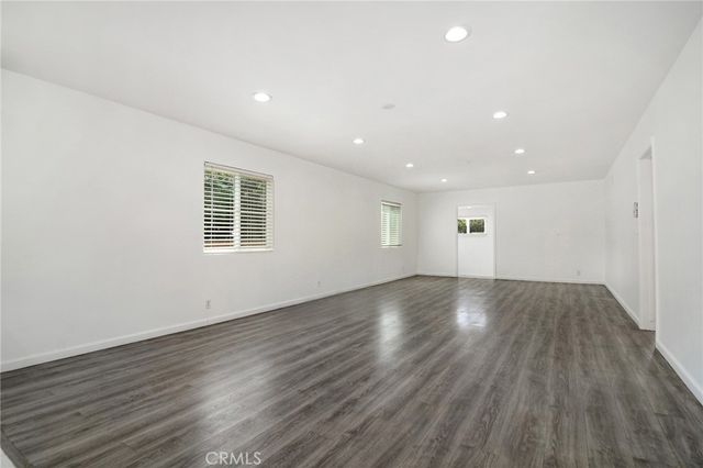 22602 Victory Boulevard, Woodland Hills, CA 91367