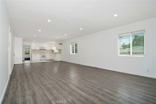 22602 Victory Boulevard, Woodland Hills, CA 91367