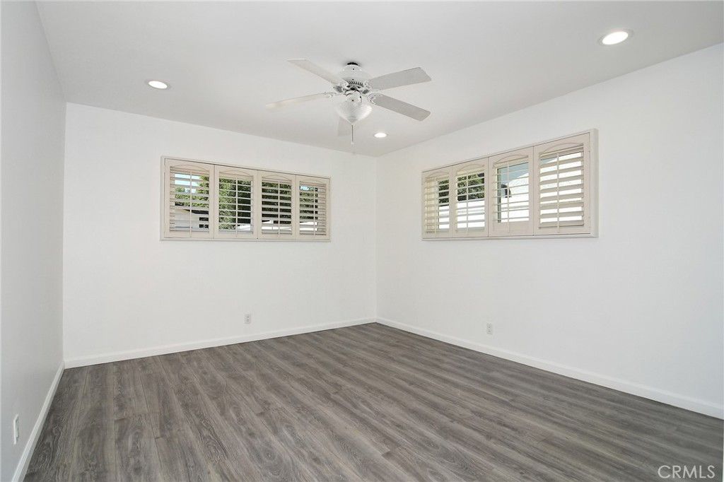 Image 19 of property listing at 22602 Victory Boulevard, Woodland Hills, CA 91367