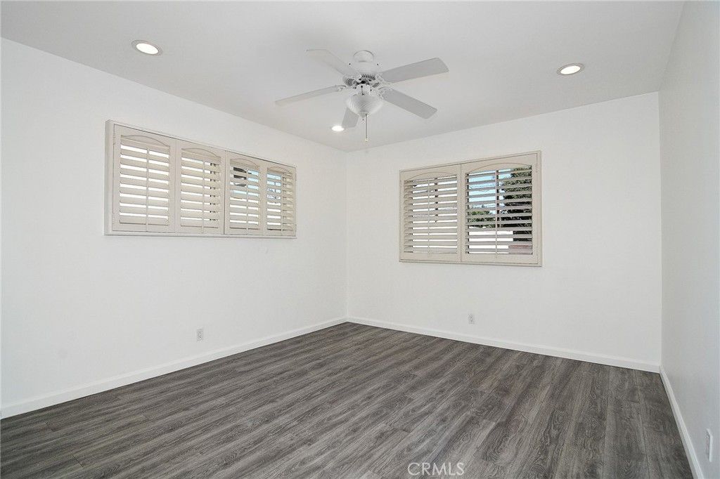 Image 20 of property listing at 22602 Victory Boulevard, Woodland Hills, CA 91367