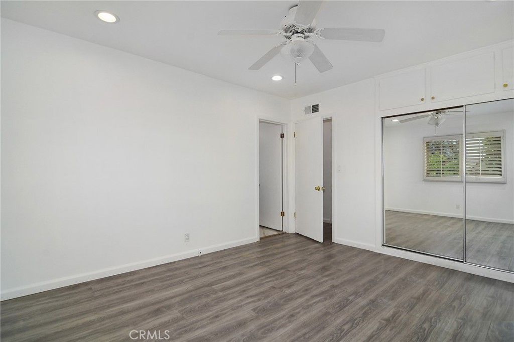 Image 21 of property listing at 22602 Victory Boulevard, Woodland Hills, CA 91367
