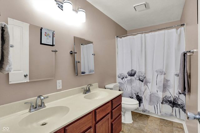 11008 Stratford Way, Fishers, IN 46038