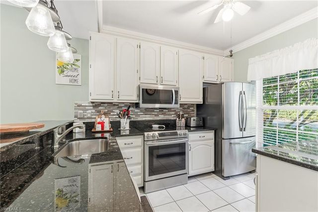 8161 Twelve Oaks CIR 512, Naples, FL 34113
