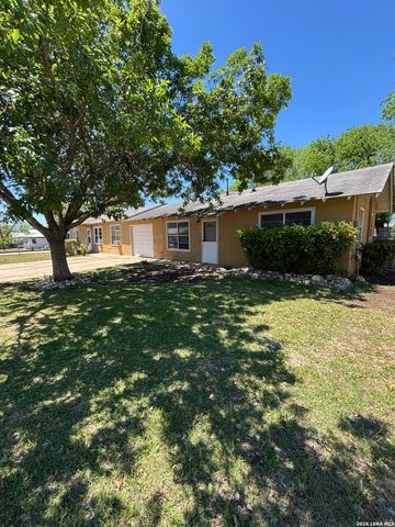 1057 DUNLAP DR, New Braunfels, TX 78130
