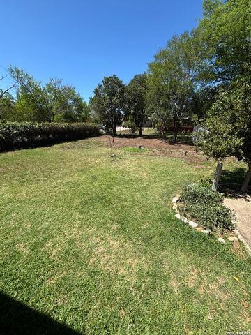 1057 DUNLAP DR, New Braunfels, TX 78130