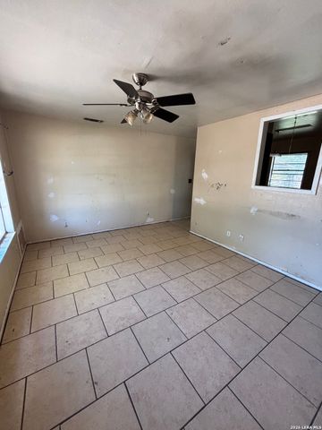 1057 DUNLAP DR, New Braunfels, TX 78130