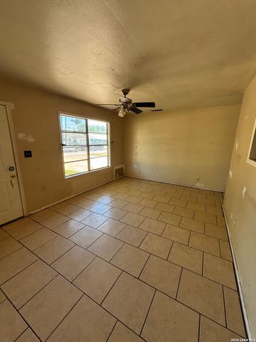 1057 DUNLAP DR, New Braunfels, TX 78130