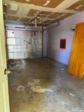 1057 DUNLAP DR, New Braunfels, TX 78130