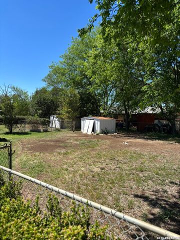 1057 DUNLAP DR, New Braunfels, TX 78130