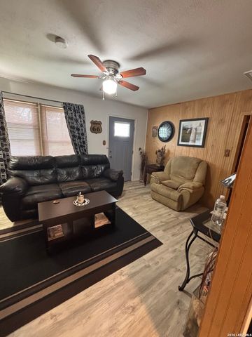 1057 DUNLAP DR, New Braunfels, TX 78130